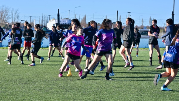 Las futuras "Rojitas" a la esper de su debut el 19 de julio.