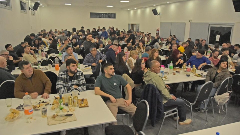 Más de 300 trabajadores festejaron el Día del Trabajador de la Electricidad.