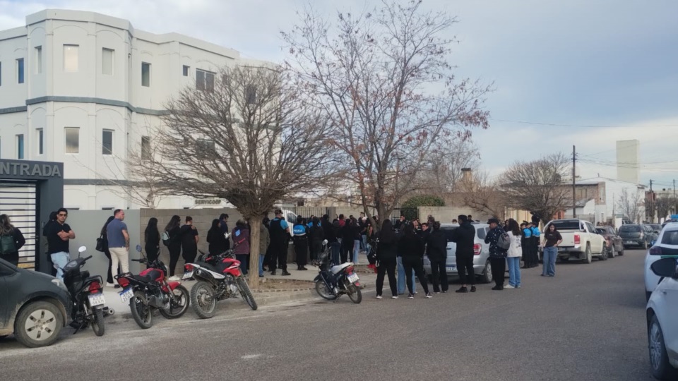 A lo largo de toda la jornada fue incesante el ir y venir de personas para brindar su despedida.