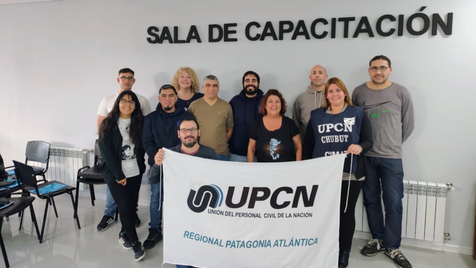 La secretaria general de la Regional, María Inés Arribillaga junto a los delegados. 