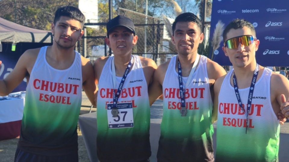 La delegación esquelense en el Argentino de Cross.