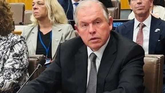 El canciller, como su familia, tiene una larga tratectoria como empresario, pero es nuevo en política. No debe recordar a Sigaut...