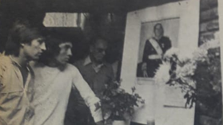 Yazalde y Heredia en el altar improvisado en la concentración argentina.