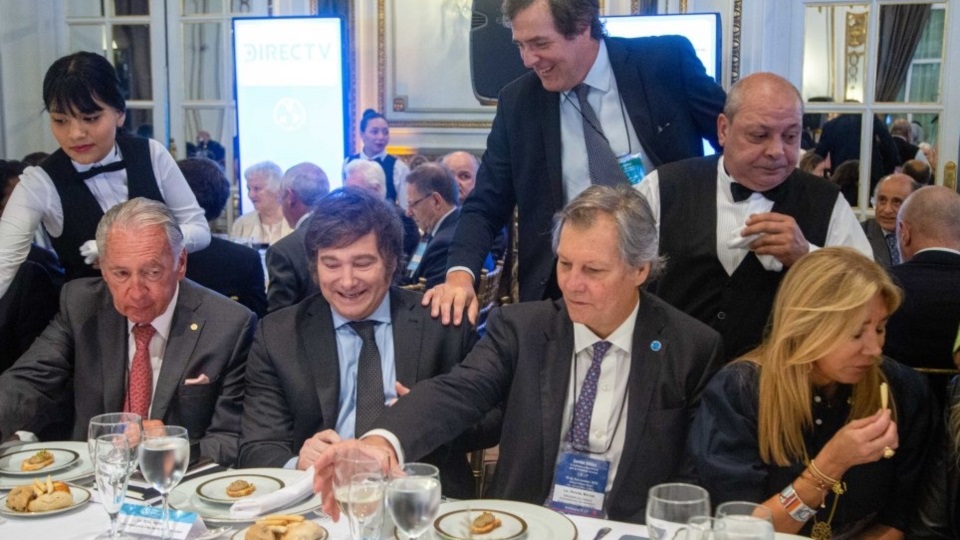 El vicepresidente de la Sociedad Rural Argentina, Marcos Pereda en el centro de la mesa.
