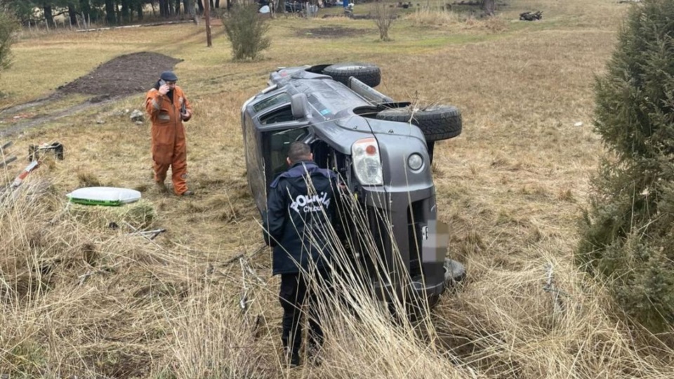 El accidente de la camioneta Nissan Frontier fue por hielo en la calzada.