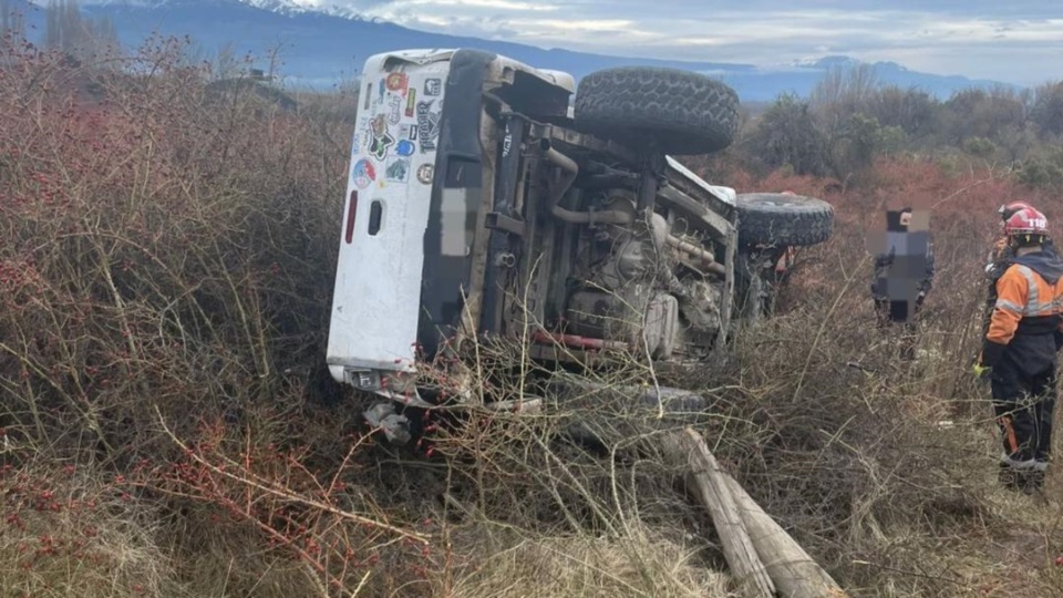 Uno de los tripulantes de la Toyota Hilux fue derivado al Hospital de Esquel.