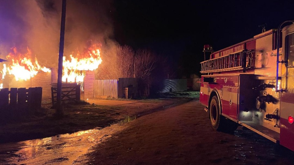 El foco ígneo provocó daños totales en su estructura e interior.