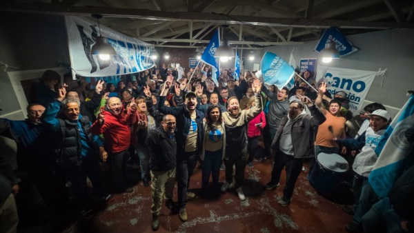 Bowen, de campaña en Esquel.