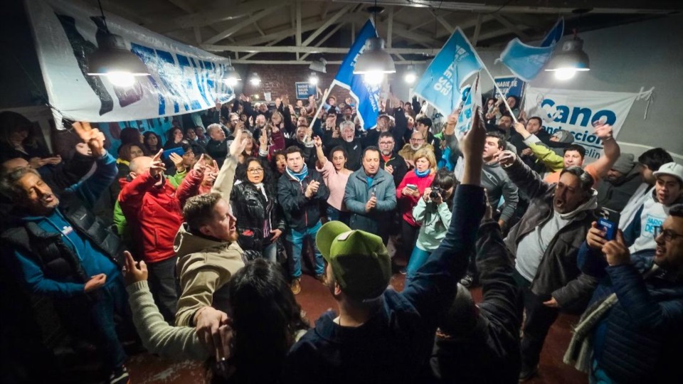 Durante la reunión, se destacó la presencia de nuevos perfiles militantes, especialmente jóvenes.