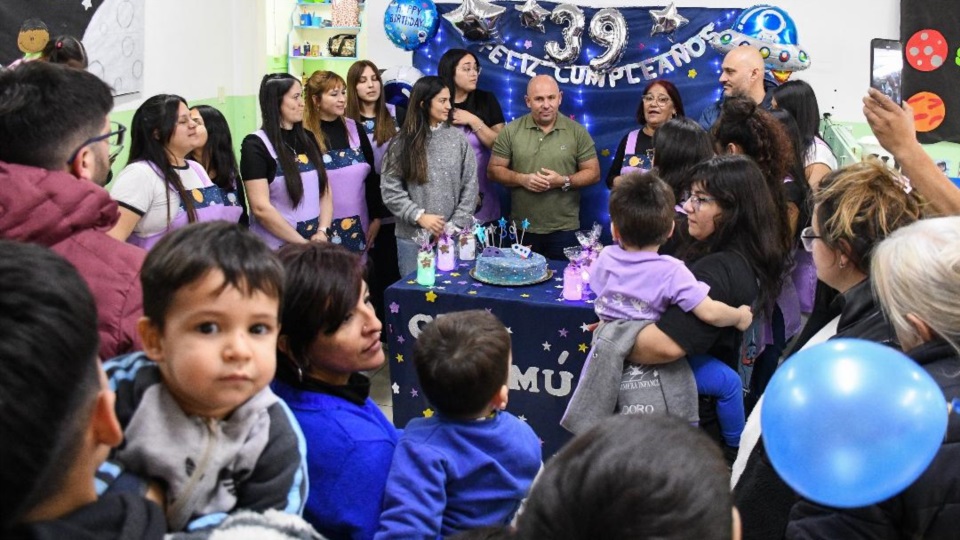 El jefe comunal madrynense en el aniversario del CPI "Quemú"..