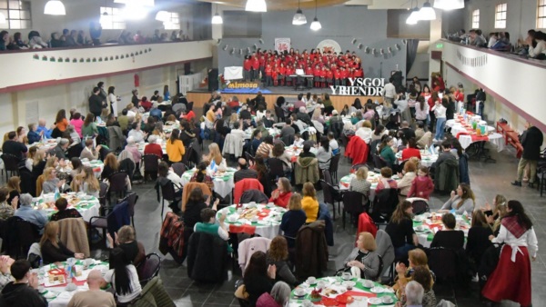 La ceremonia fue organizada por la escuela Ysgol Yr Hendre.