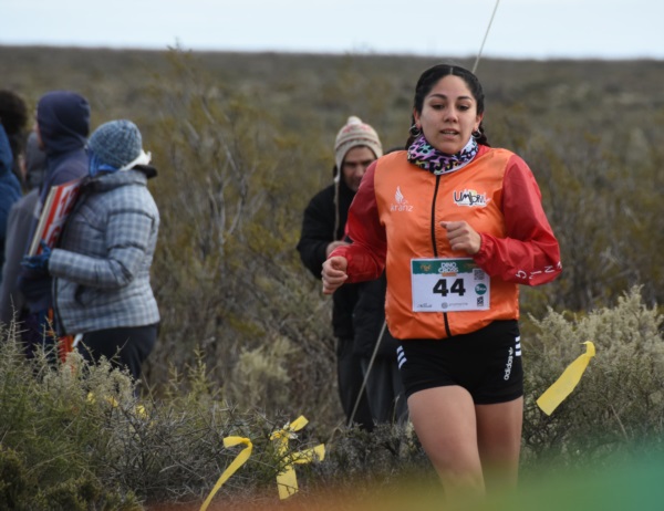 Stefani Güenuer, triunfadora en 5K (Norman Evans/Jornada Medios).