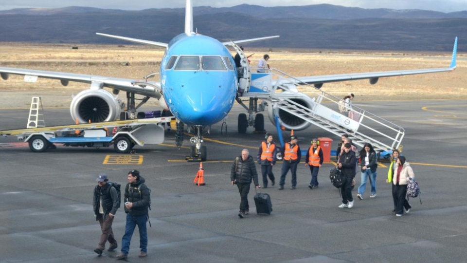 Arribo del primer vuelo desde Córdoba a Esquel.