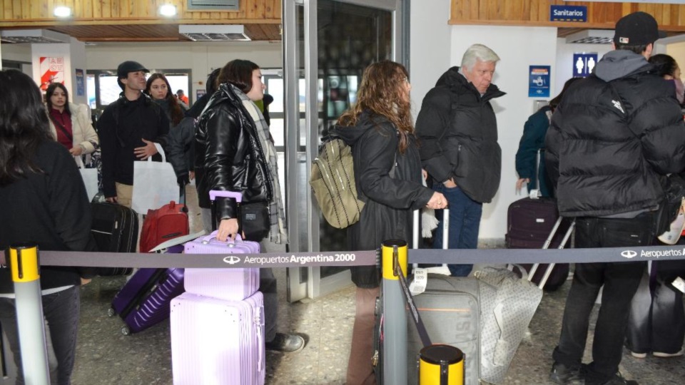 Pasajeros esperando embarcar.