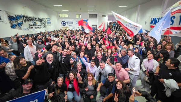 El precandidato a diputado nacional con militantes en el SEYOM.