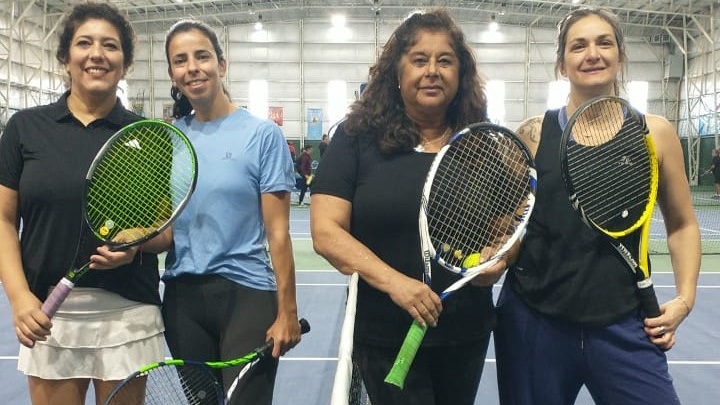 Dos de las parejas de 4° Damas que buscarán destacarse este fin de semana.