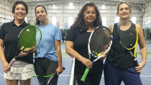 Dos de las parejas de 4° Damas que buscarán destacarse este fin de semana.