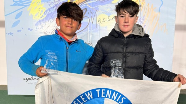 Lucio Vulcano y Bautista Suffriti, campeones del Nacional de Rosario en el dobles Sub 12.