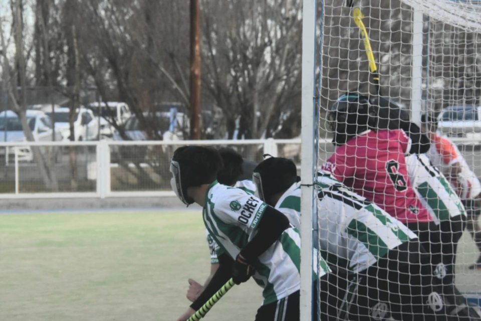 Germinal le ganó 3 a 1 a Draig Goch en Caballeros. (Foto: Sergio Esparza/Jornada).