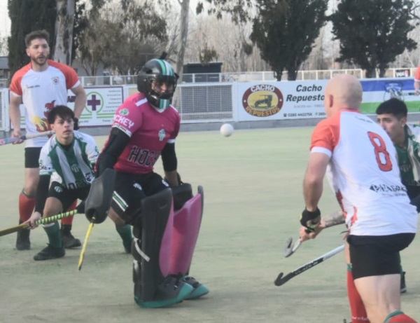 Germinal le ganó 3 a 1 a Draig Goch en Caballeros. (Foto: Sergio Esparza/Jornada).