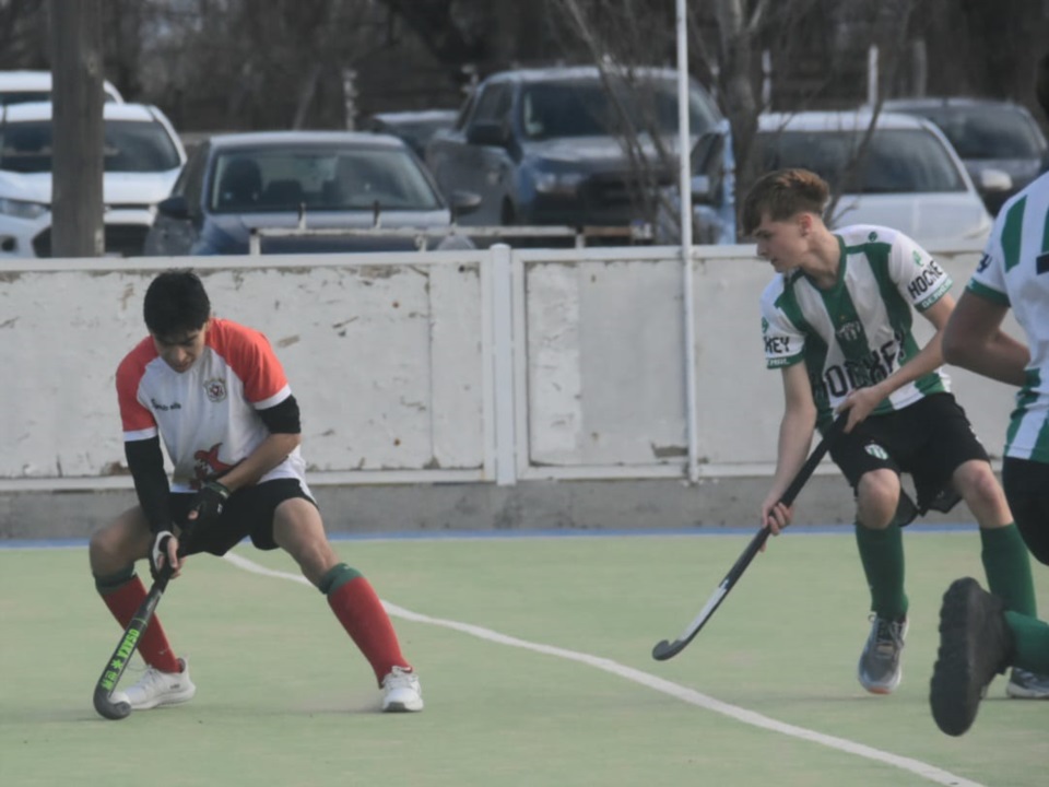 Germinal le ganó 3 a 1 a Draig Goch en Caballeros. (Foto: Sergio Esparza/Jornada).