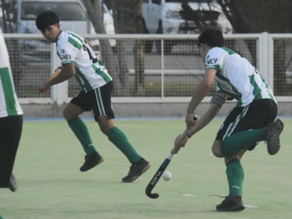 Germinal le ganó 3 a 1 a Draig Goch en Caballeros. (Foto: Sergio Esparza/Jornada).