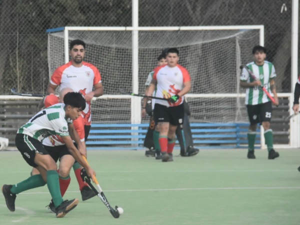Germinal le ganó 3 a 1 a Draig Goch en Caballeros. (Foto: Sergio Esparza/Jornada).