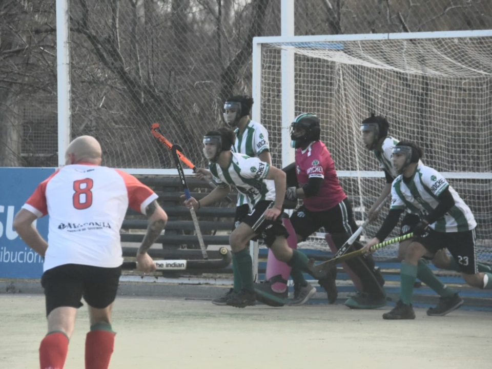 Germinal le ganó 3 a 1 a Draig Goch en Caballeros. (Foto: Sergio Esparza/Jornada).
