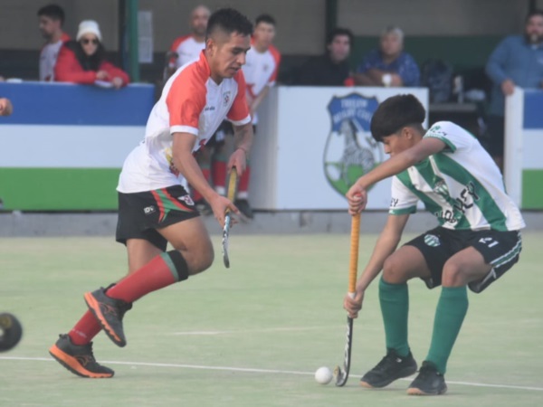 Germinal le ganó 3 a 1 a Draig Goch en Caballeros. (Foto: Sergio Esparza/Jornada).