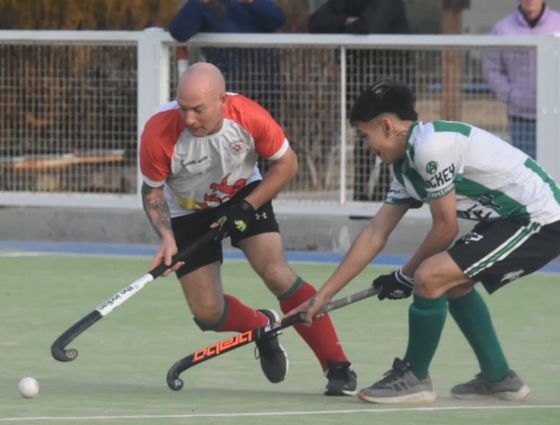 Germinal le ganó 3 a 1 a Draig Goch en Caballeros. (Foto: Sergio Esparza/Jornada).