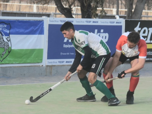 Germinal le ganó 3 a 1 a Draig Goch en Caballeros. (Foto: Sergio Esparza/Jornada).