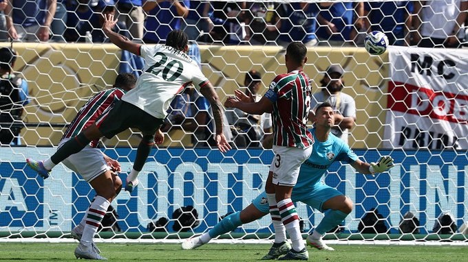 João Pedro se unió al Fluminense cuando tenía 9 años y jugó allí hasta 2019. 