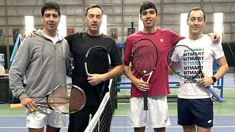 Los ganadores de 3º Varones,  Gustavo Amancio-Lucas Pérez y la otra pareja finalista, Mateo Lara-Federico Prado.