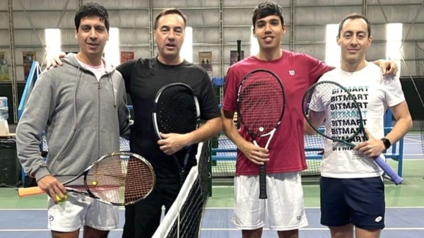 Los ganadores de 3º Varones,  Gustavo Amancio-Lucas Pérez y la otra pareja finalista, Mateo Lara-Federico Prado.