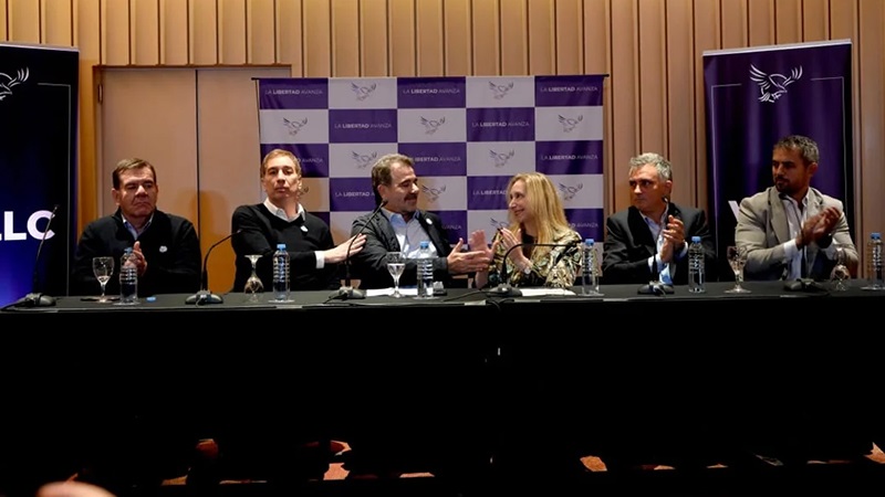 Cristian Ritondo y Karina Milei en el centro de la escena.