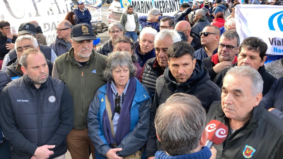 La Confederación que conduce Juan Carlos Schmid realizó las ollas populares.