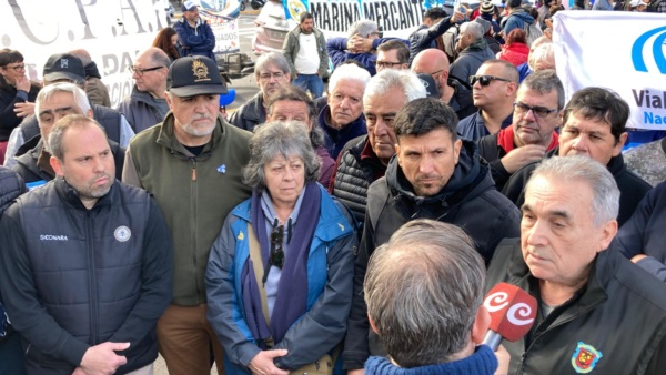 La Confederación que conduce Juan Carlos Schmid realizó las ollas populares.