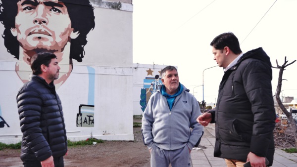 Los referentes de Barrio General Valle recibieron la visita de funcionarios locales.