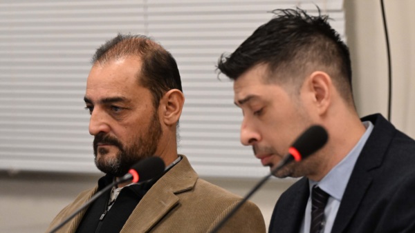 Bubas (izquierda) con su defensor Andrés Espíndola (Daniel Feldman).
