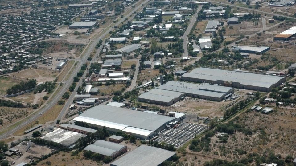 En una de las fábricas del Parque Industrial de Puerto Madryn se produjo el accidente. 