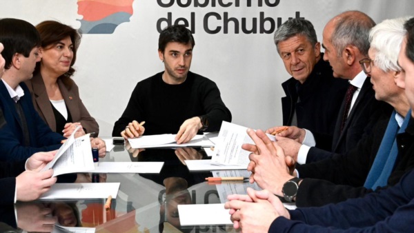 Romero, Torres y Menna y las autoridades de las altas casas de estudio.