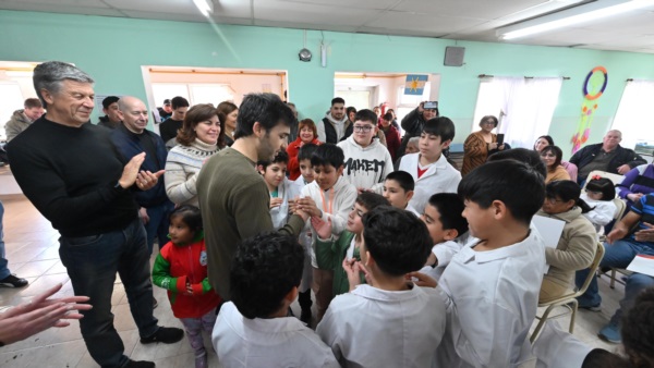 El gobernador estuvo acompañado por Menna y Romero; entre otros.