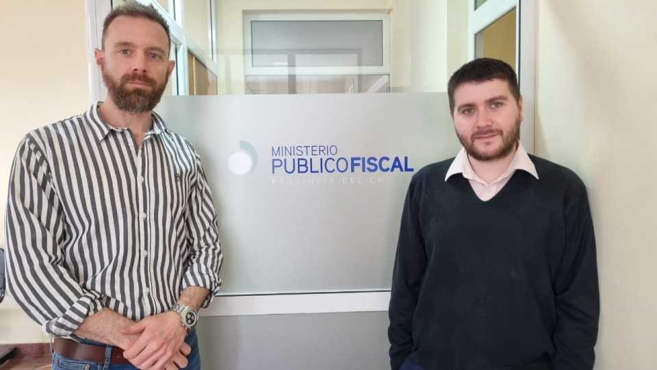 El fiscal Martin Robertson y el funcionario de la Fiscalía de Esquel, Mauro Beloqui.