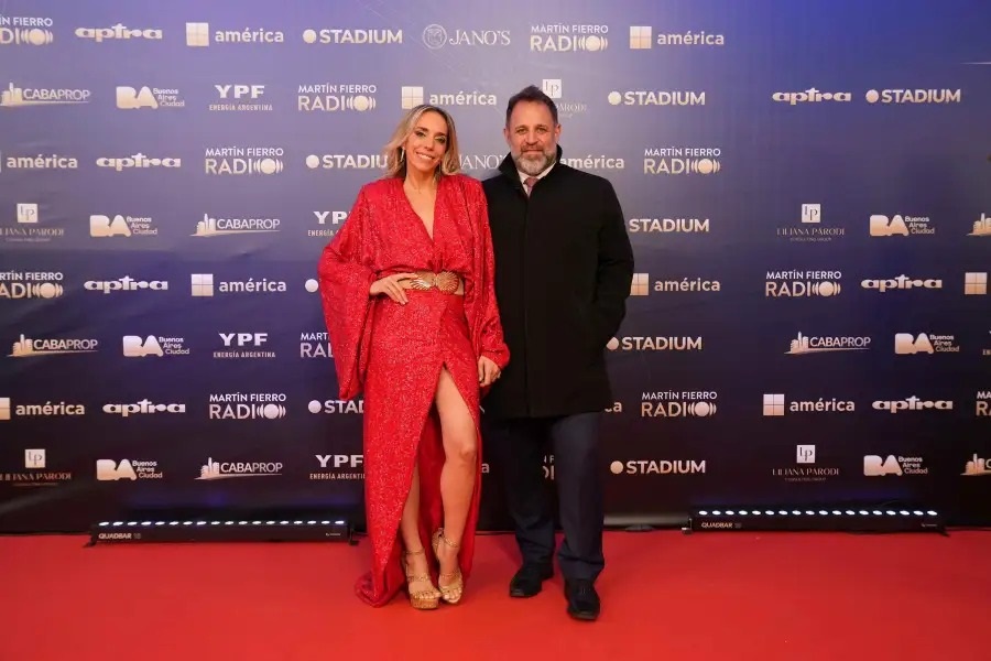Glisnki junto a su novia, Tamara Pettinato.