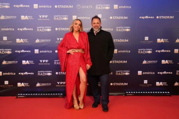 Glisnki junto a su novia, Tamara Pettinato.