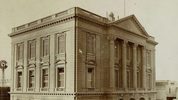 La fachada en 1948 de la Universidad Obrera. Estaba ubicada en la calle Medrano de Buenos Aires. 