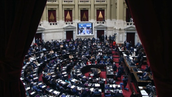 Se "abre el telón" en el Palacio legislativo y podría convertirse en otra severa derrota para el oficialismo.