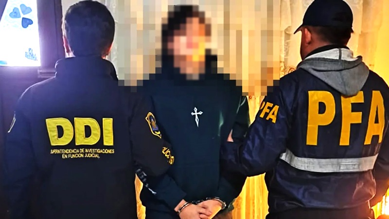 El detenido está considerado como el fundador del sitio web “Al Ángulo TV”.