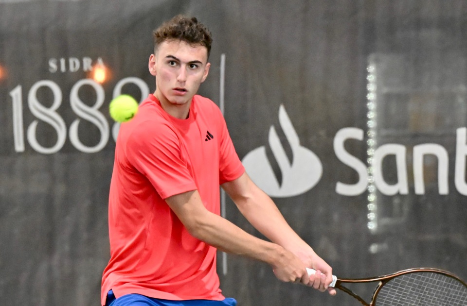 Thiago Pavón ganó en tres sets y avanzó en la Pre Qualy del M-25 (Daniel Feldman/Jornada Medios).