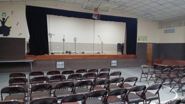 Escenario montado  para la presentación de los artistas locales.
